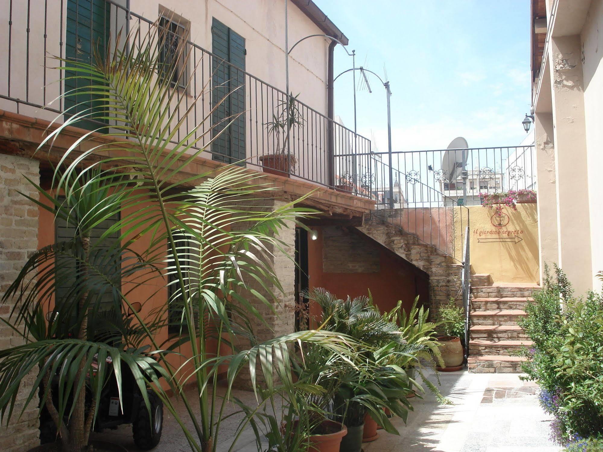 Guest House Il Giardino Segreto Cagliari Exterior photo